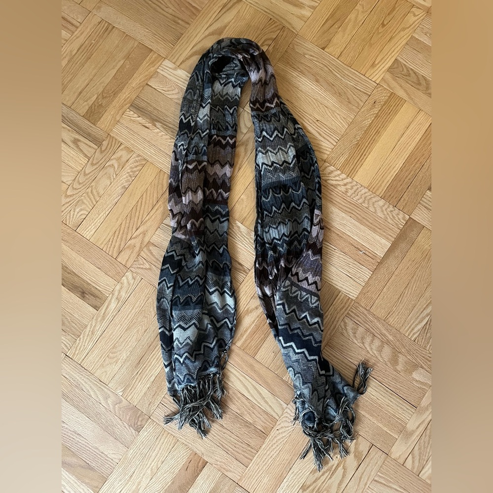 Chevron Patterned Fringe Scarf - Picture 3 of 3